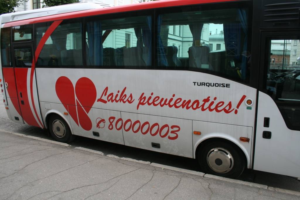 Šodien, 13. oktobrī, pirmo reizi Asinsdonoru diena tiek rīkota Liepājas teātrī, Teātra ielā 4. Valsts asinsdonoru centra (VADC) izbraukuma brigāde darbu sāka pulksten 10 un plāno turpināt līdz pulksten 13.30. 
Donoru dienu teātrī...
Autors: Ilze Vainovska