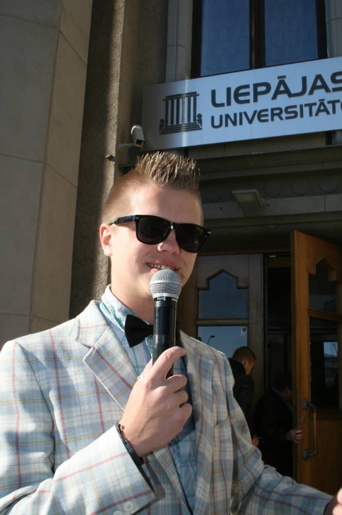 Liepājas universitātē šodien notiek 1. kursa iesvētības jeb fukšu balle. Studentu padome un 2. kursa studenti organizē jauniņajiem dažādus atraktīvus pārbaudījumus. 