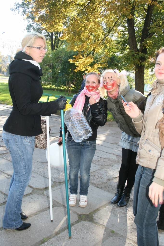Liepājas universitātē šodien notiek 1. kursa iesvētības jeb fukšu balle. Studentu padome un 2. kursa studenti organizē jauniņajiem dažādus atraktīvus pārbaudījumus. 