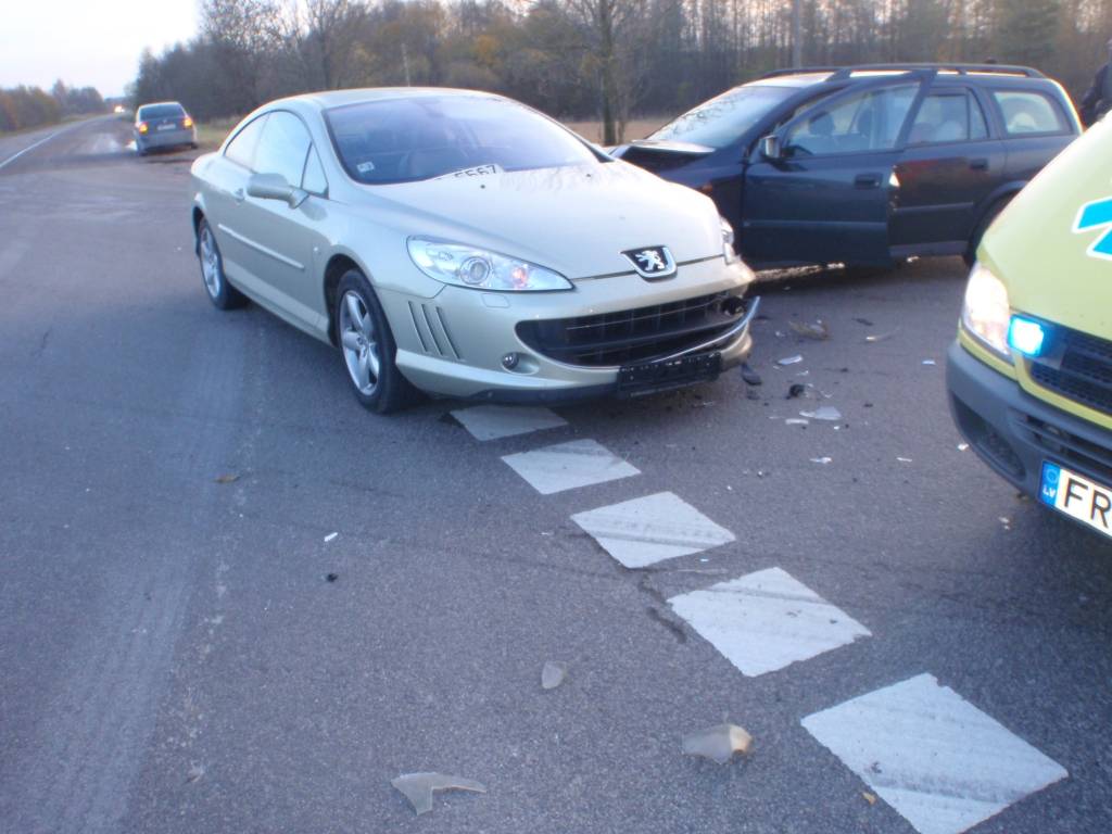 29. oktobrī pulksten 17.05 autoceļu Ventspils-Grobiņa un Liepāja-Tāši krustojumā notikusi automašīnu 