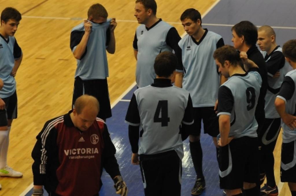 Medzes futbolistiem čempionāta noslēgumā ir jāsamierinās ar trešo vietu.
Autors: Uldis Dobelis
