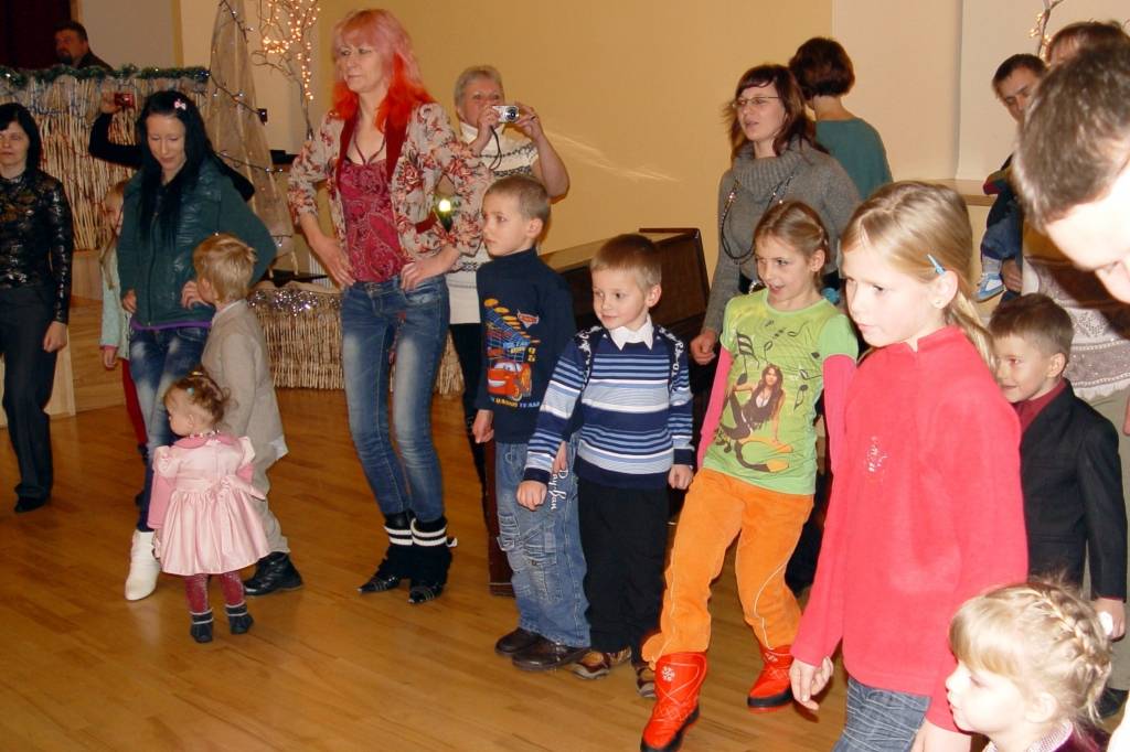 Ziemassvētku pasākums Cīravas kultūras namā mazajiem cīravniekiem.