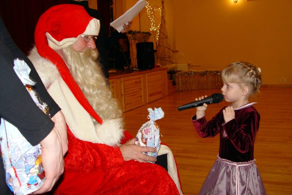 Ziemassvētku pasākums Cīravas kultūras namā mazajiem cīravniekiem.