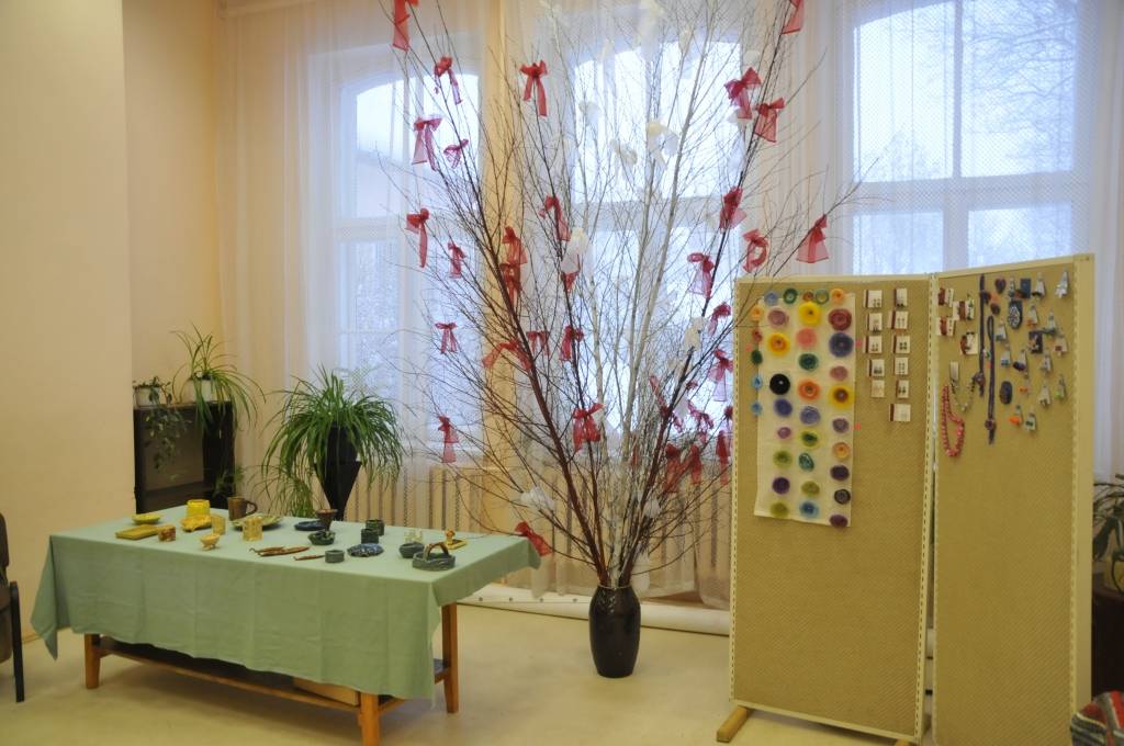 Līdz 30. decembrim Priekules kultūras namā iekārtota izstāde-pārdošana. Tās atklāšana bija 18. decembrī, bet darinājumu klāsts joprojām tiek papildināts. Pasākumu organizē Priekules Mākslas skola, Radošā grupa un biedrība "Zilais...
Autors: Ilze Vainovska