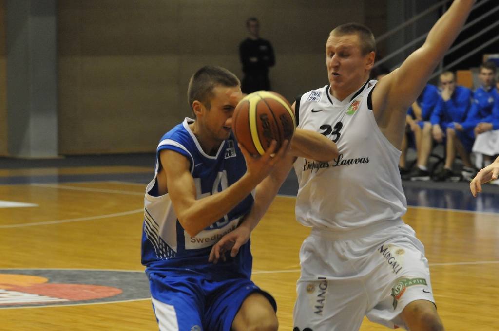 "Liepājas lauvu" basketbolisti 15. decembrī Liepājas Olimpiskajā centrā Latvijas Basketbola līgas pirmās divīzijas spēlē uzvarēja "Latvijas Universitāti" - 85:75.
Autors: Uldis Dobelis