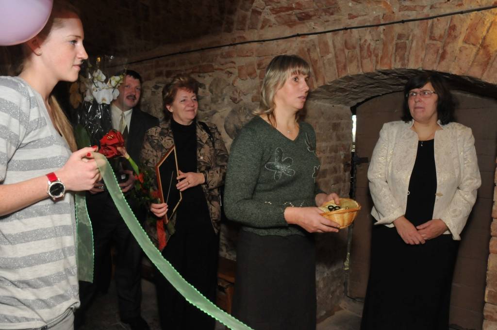Kādreizējā virtuve Kalētu pamatskolas ēkas pagrabā ir pārvērtusies par jauniešiem tīkamu atpūtas vietu. Tā tapusi, pateicoties pagasta ļaužu entuziasmam, Priekules novada domes līdzfinansējumam un vietējās iniciatīvas grupas prasmei...
Autors: Anita Platace