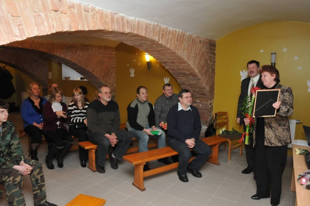Kādreizējā virtuve Kalētu pamatskolas ēkas pagrabā ir pārvērtusies par jauniešiem tīkamu atpūtas vietu. Tā tapusi, pateicoties pagasta ļaužu entuziasmam, Priekules novada domes līdzfinansējumam un vietējās iniciatīvas grupas prasmei...
Autors: Anita Platace