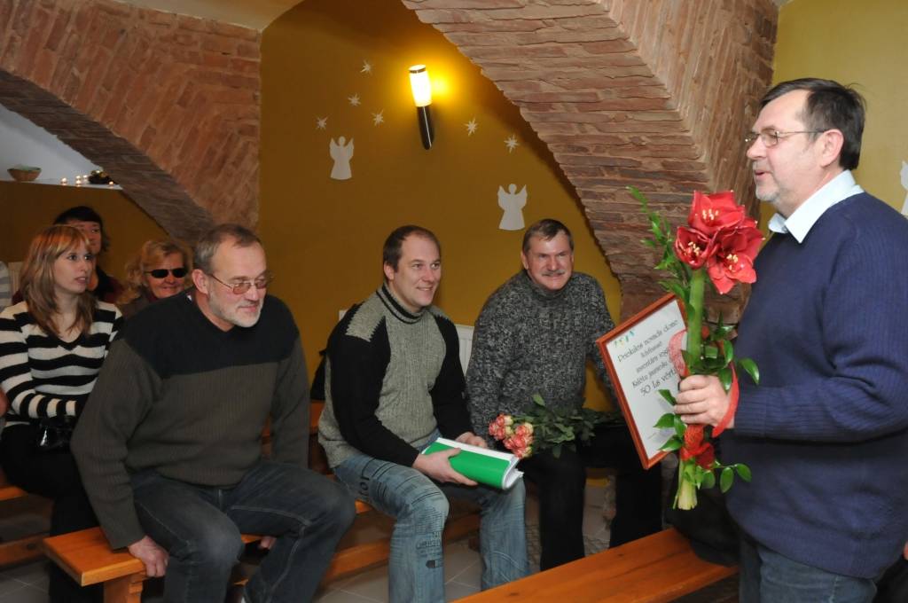 Kādreizējā virtuve Kalētu pamatskolas ēkas pagrabā ir pārvērtusies par jauniešiem tīkamu atpūtas vietu. Tā tapusi, pateicoties pagasta ļaužu entuziasmam, Priekules novada domes līdzfinansējumam un vietējās iniciatīvas grupas prasmei...
Autors: Anita Platace