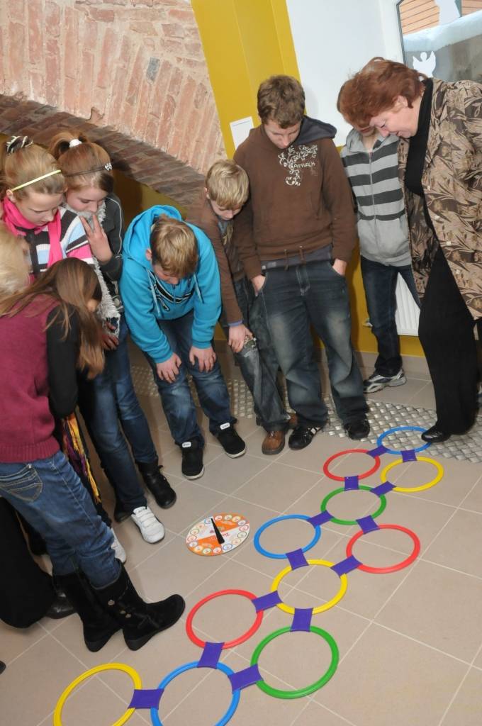 Kādreizējā virtuve Kalētu pamatskolas ēkas pagrabā ir pārvērtusies par jauniešiem tīkamu atpūtas vietu. Tā tapusi, pateicoties pagasta ļaužu entuziasmam, Priekules novada domes līdzfinansējumam un vietējās iniciatīvas grupas prasmei...
Autors: Anita Platace