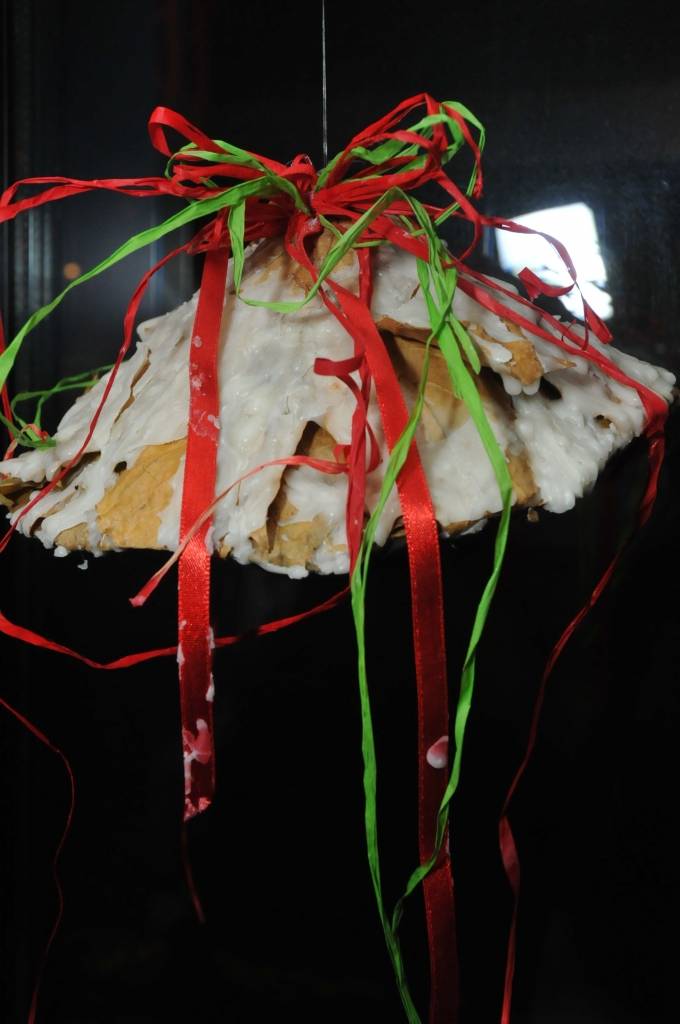 Svētku laikā prieku liepājniekiem un pilsētas viesiem sagādājuši J. Čakstes Liepājas 10. vidusskolas skolēni. Kafejnīcā “Kupeja” skatāma floristikas darbu, fotogrāfiju un rokdarbu izstāde. Ideja par izstādes veidošanu radusies skolas...
Autors: Iluta Dreimane