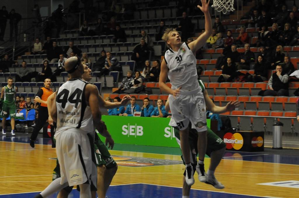 "Liepājas lauvu" basketbolisti 7. decembrī Liepājas Olimpiskajā centrā "Master Card" Baltijas Basketbola līgas elites divīzijas spēlē uzvarēja "Valmieru" - 76:65.
Autors: Uldis Dobelis