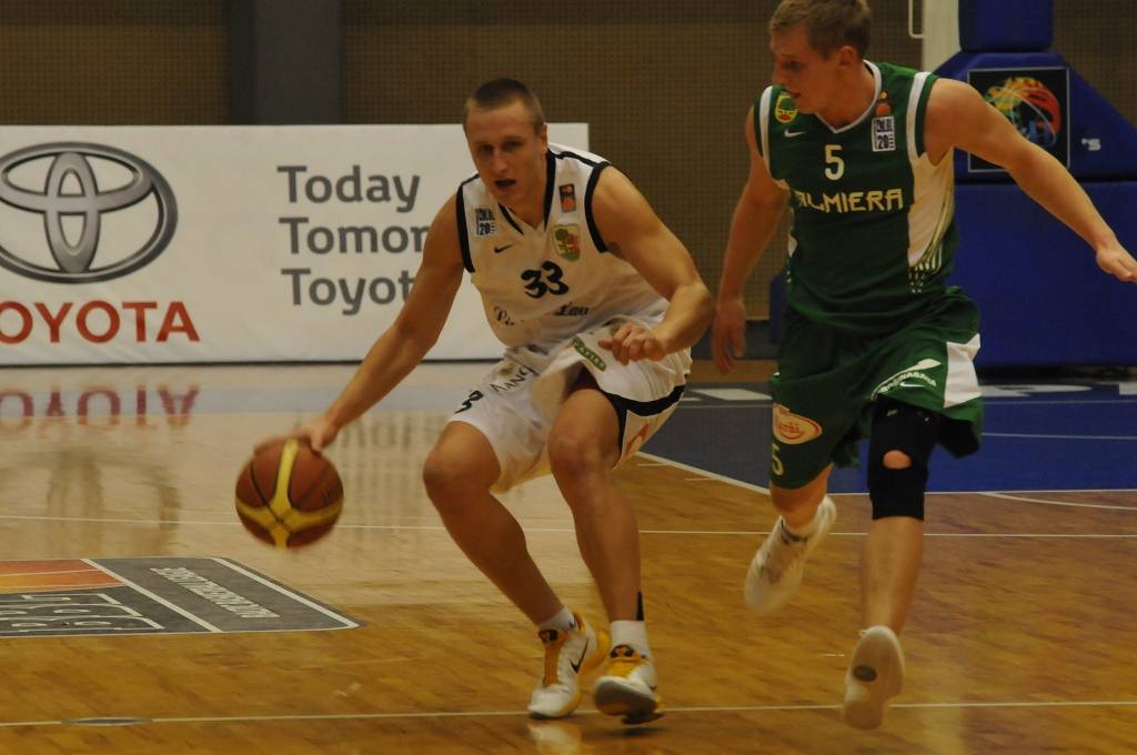 "Liepājas lauvu" basketbolisti 7. decembrī Liepājas Olimpiskajā centrā "Master Card" Baltijas Basketbola līgas elites divīzijas spēlē uzvarēja "Valmieru" - 76:65.
Autors: Uldis Dobelis