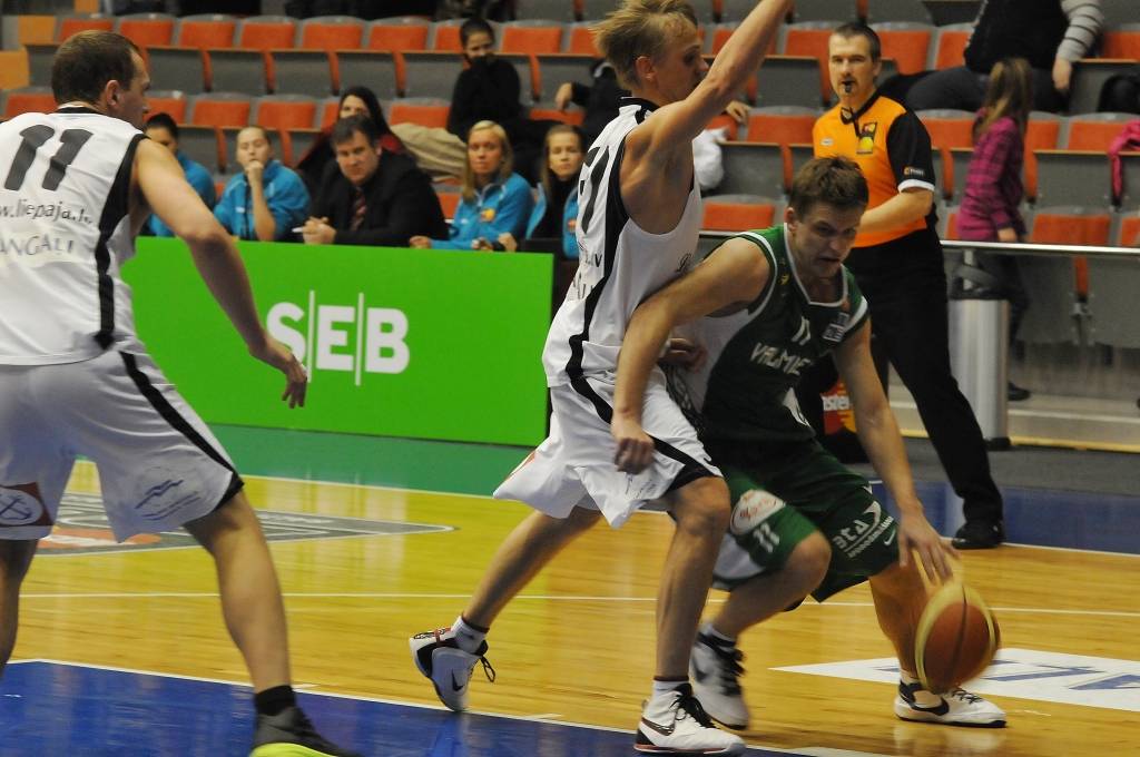 "Liepājas lauvu" basketbolisti 7. decembrī Liepājas Olimpiskajā centrā "Master Card" Baltijas Basketbola līgas elites divīzijas spēlē uzvarēja "Valmieru" - 76:65.
Autors: Uldis Dobelis