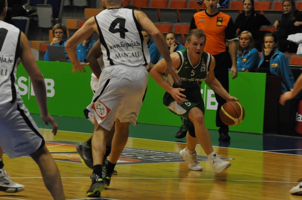"Liepājas lauvu" basketbolisti 7. decembrī Liepājas Olimpiskajā centrā "Master Card" Baltijas Basketbola līgas elites divīzijas spēlē uzvarēja "Valmieru" - 76:65.
Autors: Uldis Dobelis