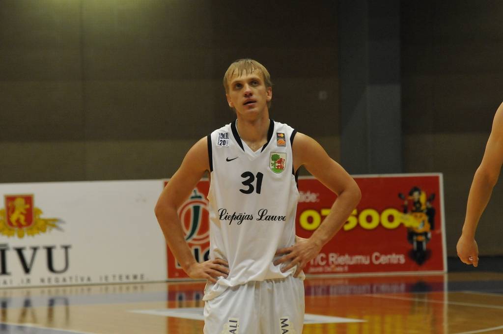 "Liepājas lauvu" basketbolisti 7. decembrī Liepājas Olimpiskajā centrā "Master Card" Baltijas Basketbola līgas elites divīzijas spēlē uzvarēja "Valmieru" - 76:65.
Autors: Uldis Dobelis