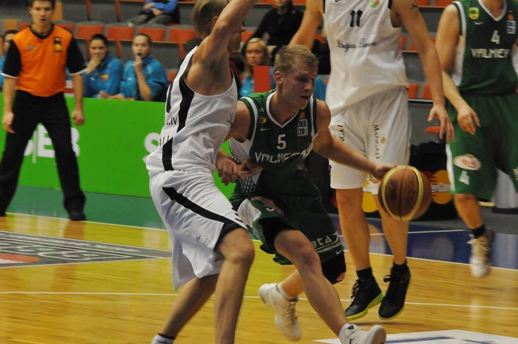 "Liepājas lauvu" basketbolisti 7. decembrī Liepājas Olimpiskajā centrā "Master Card" Baltijas Basketbola līgas elites divīzijas spēlē uzvarēja "Valmieru" - 76:65.
Autors: Uldis Dobelis