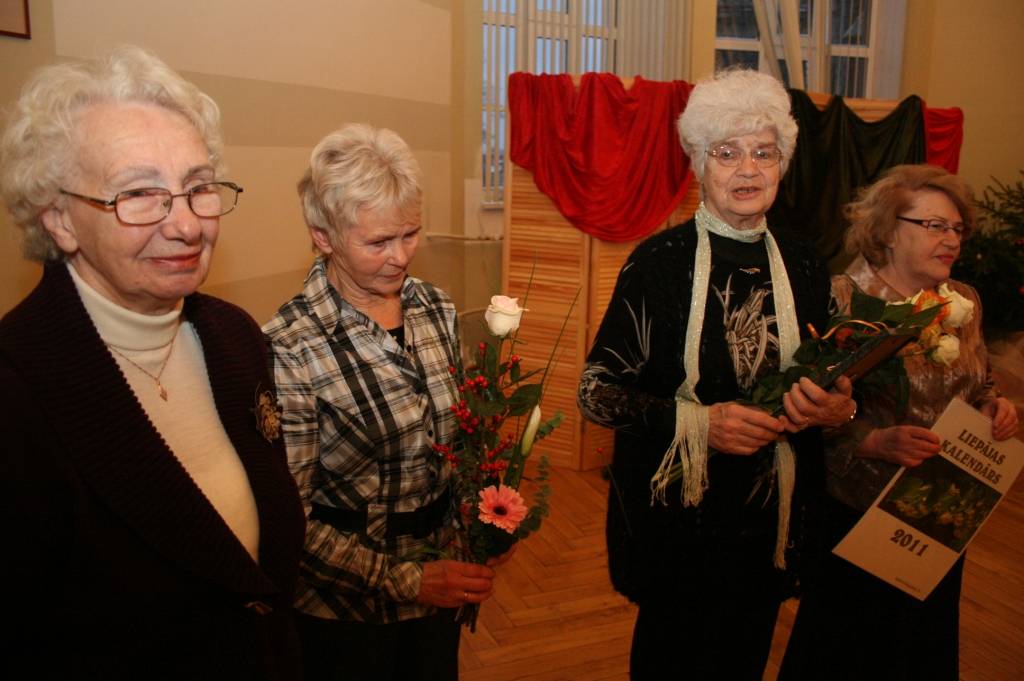3. decembrī Liepājas pilsētas domē tika godinātas piecas veiksmīgākas pilsētas nevalstiskās organizācijas un 35 brīvprātīgā darba veicēji. Svinīgais pasākums sākās ar drošības kontroli, ko sagādāja "Cirka studija". Veiksmīgākās NVO un...
Autors: Ilze Vainovska