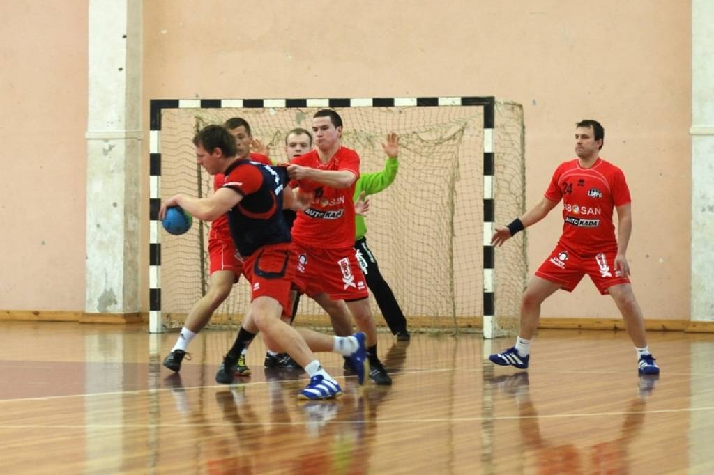 Handbola komanda "Vaiņode" 23. janvārī savā laukumā Latvijas handbola virslīgas čempionāta spēlē ar 31:46 (16:28) zaudēja pašreizējiem čempioniem "LSPA".