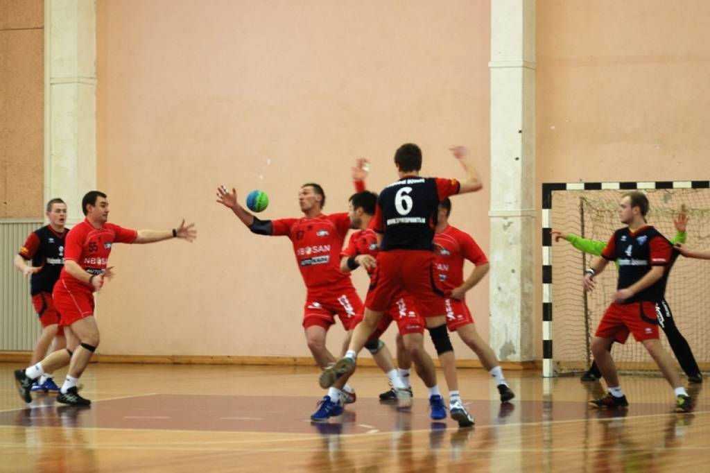 Handbola komanda "Vaiņode" 23. janvārī savā laukumā Latvijas handbola virslīgas čempionāta spēlē ar 31:46 (16:28) zaudēja pašreizējiem čempioniem "LSPA".