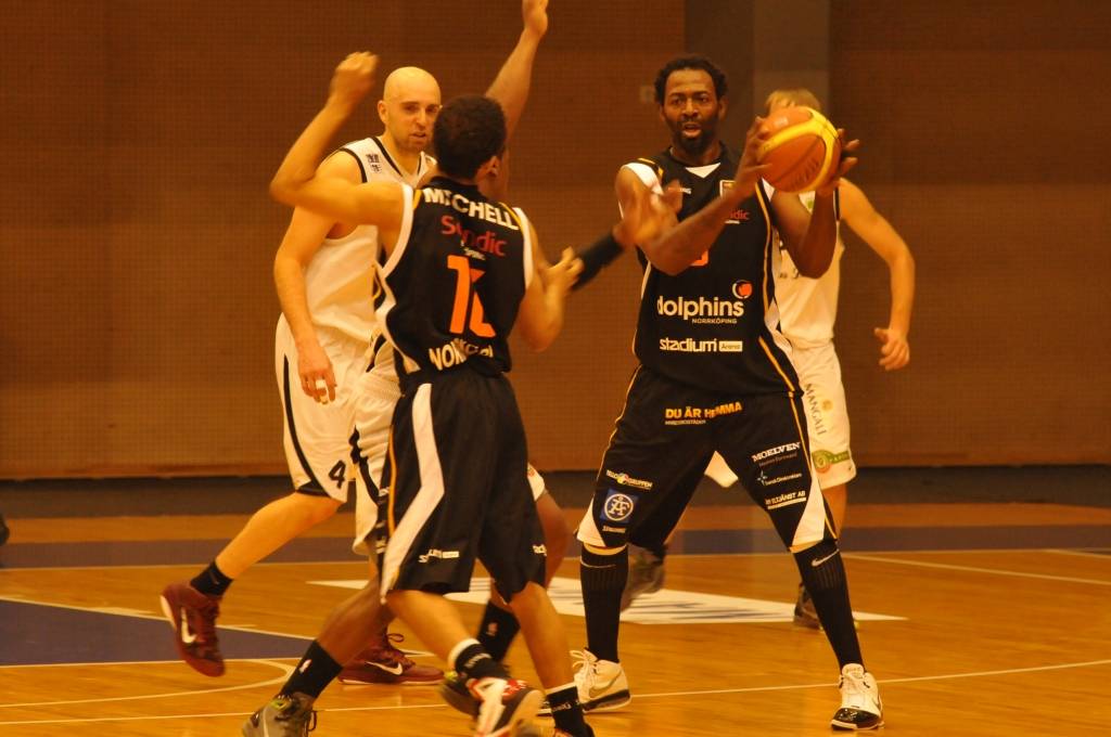 "Liepājas lauvas" 9. janvārī savā laukumā "Master Card" Baltijas Basketbola līgas elites divīzijas spēlē ar 107:85 uzvarēja Zviedrijas čempionus - komandu "Dolphins".
Autors: Uldis Dobelis