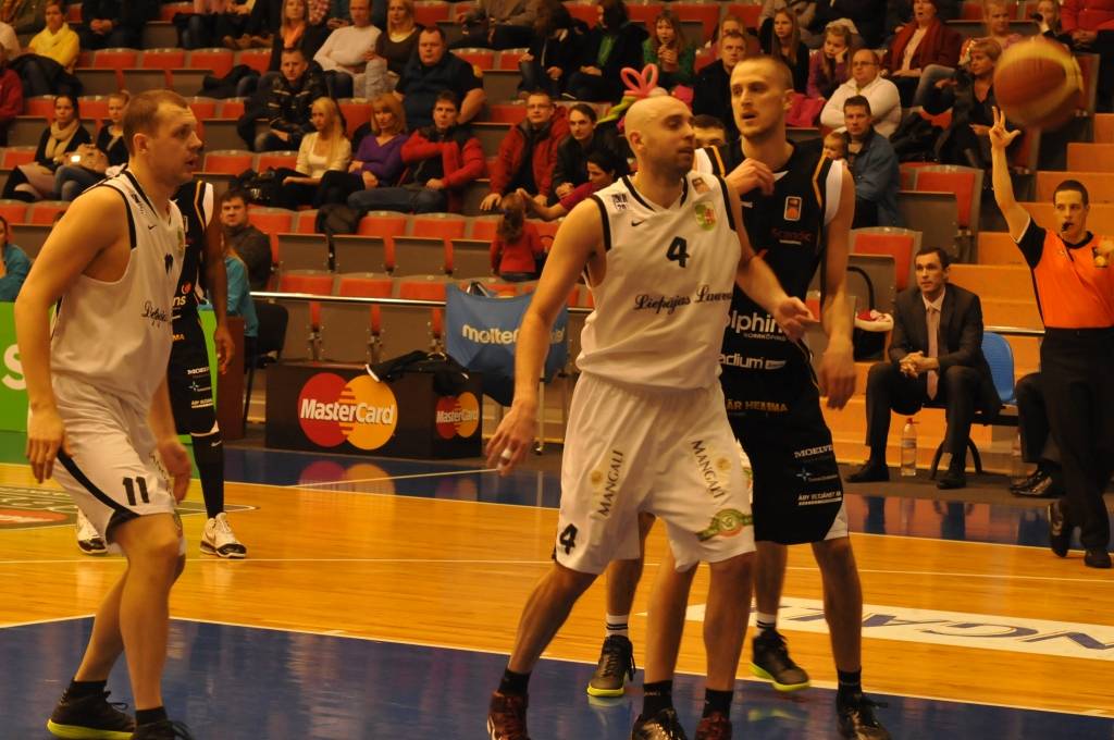 "Liepājas lauvas" 9. janvārī savā laukumā "Master Card" Baltijas Basketbola līgas elites divīzijas spēlē ar 107:85 uzvarēja Zviedrijas čempionus - komandu "Dolphins".
Autors: Uldis Dobelis