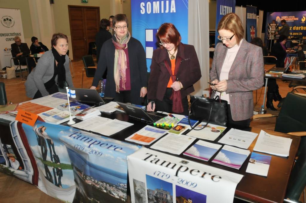 Otrdien Liepājas Latviešu biedrības namā notiek starptautiska izstāde "Darbs un karjera 2011".

Tās mērķis ir sniegt informāciju par darba iespējām un tiesībām, izglītības, karjeras un biznesa uzsākšanas iespējām Latvijā un Eiropā....
Autors: ReKurZeme, portāls