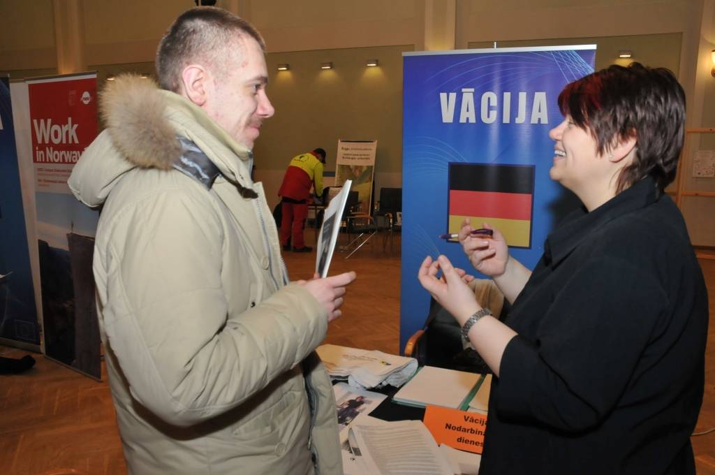 Otrdien Liepājas Latviešu biedrības namā notiek starptautiska izstāde "Darbs un karjera 2011".

Tās mērķis ir sniegt informāciju par darba iespējām un tiesībām, izglītības, karjeras un biznesa uzsākšanas iespējām Latvijā un Eiropā....
Autors: ReKurZeme, portāls