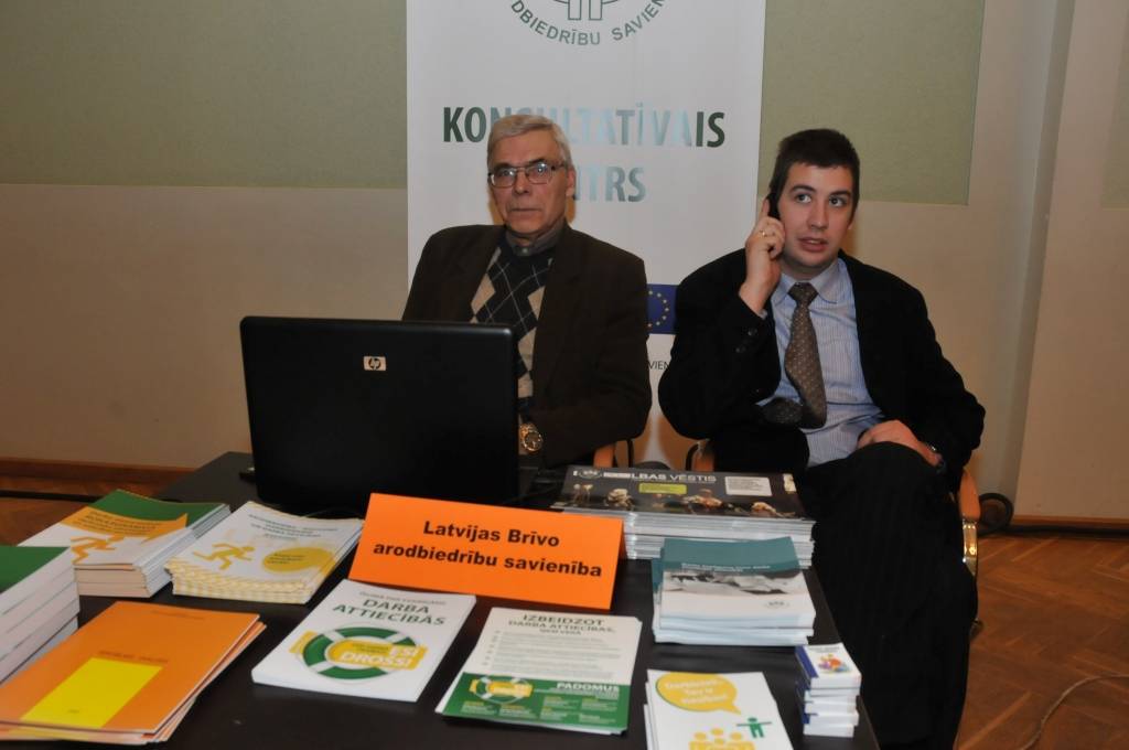 Otrdien Liepājas Latviešu biedrības namā notiek starptautiska izstāde "Darbs un karjera 2011".

Tās mērķis ir sniegt informāciju par darba iespējām un tiesībām, izglītības, karjeras un biznesa uzsākšanas iespējām Latvijā un Eiropā....
Autors: ReKurZeme, portāls