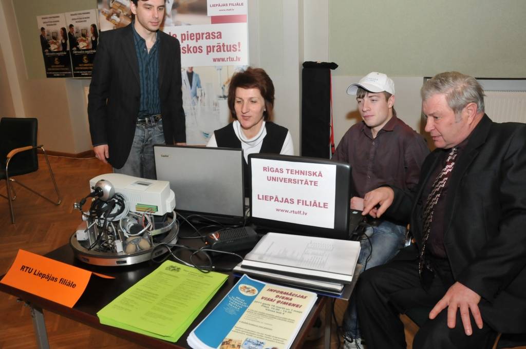 Otrdien Liepājas Latviešu biedrības namā notiek starptautiska izstāde "Darbs un karjera 2011".

Tās mērķis ir sniegt informāciju par darba iespējām un tiesībām, izglītības, karjeras un biznesa uzsākšanas iespējām Latvijā un Eiropā....
Autors: ReKurZeme, portāls