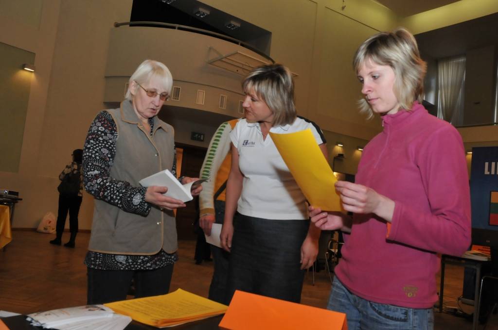 Otrdien Liepājas Latviešu biedrības namā notiek starptautiska izstāde "Darbs un karjera 2011".

Tās mērķis ir sniegt informāciju par darba iespējām un tiesībām, izglītības, karjeras un biznesa uzsākšanas iespējām Latvijā un Eiropā....
Autors: ReKurZeme, portāls