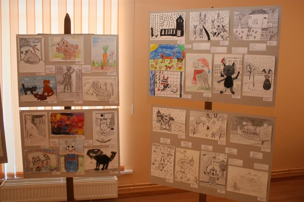 Aizputes pagasta Saieta namā līdz 25. februārim skatāma ceļojoša izstāde "2011. - Kaķa, Zaķa gads", kuru veidojuši novadu skolu audzēkņi. Vēlāk to varēs apskatīt arī citviet Aizputes novadā.
Autors: ReKurZeme, portāls