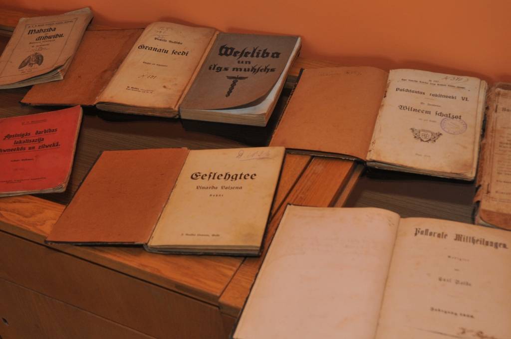Krotes bibliotēka, kur atrodas arī senlietu krātuve, šogad atvērta ne vairs divas, bet sešas dienas nedēļā. Pirmdienas ir tieši senlietu krātuves dienas, lasītāji un bibliotēkas apmeklētāji ir gaidīti no otrdienas līdz sestdienai, kad arī...
Autors: Ilze Vainovska