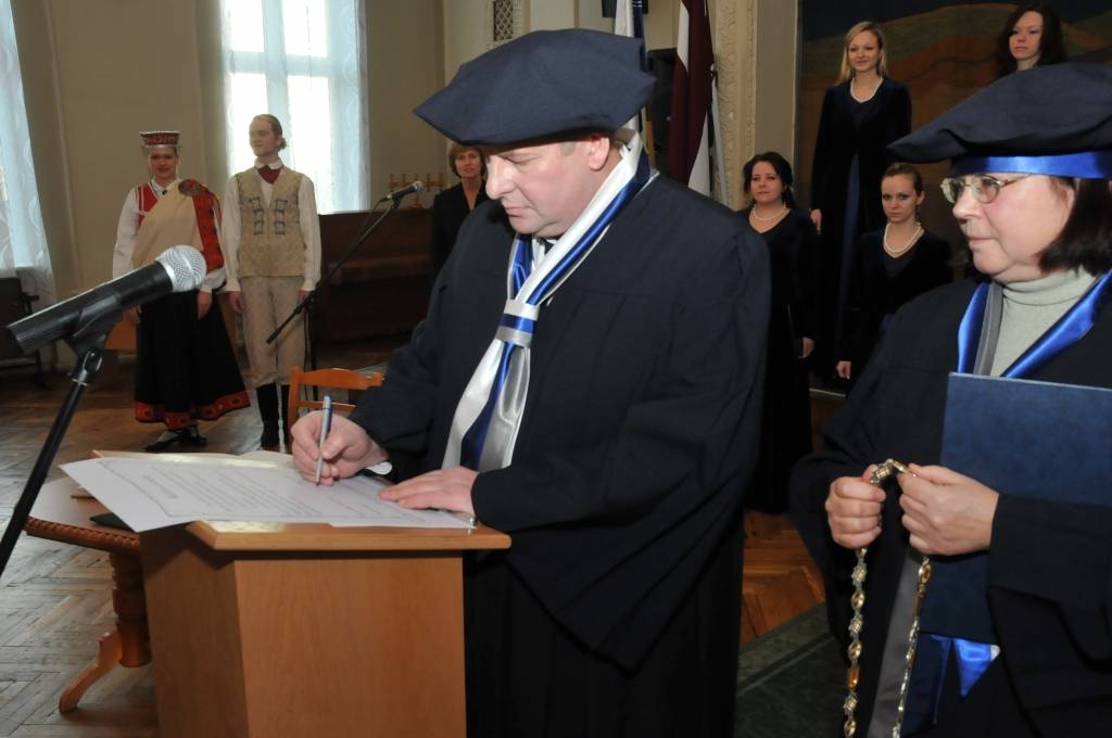 Pirmdien, 14. februārī, Liepājas Universitātē notika jaunā rektora Jāņa Rimšāna inaugurācijas ceremonija.

Autors: ReKurZeme, portāls