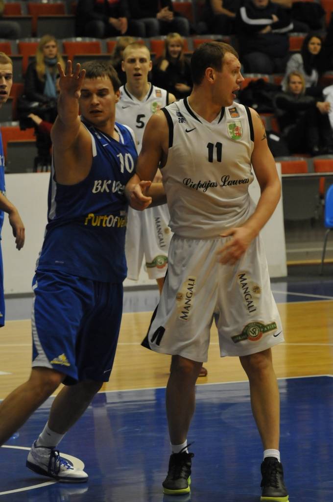 "Liepājas lauvu" basketbolisti 9. februārī Liepājas Olimpiskajā centrā Latvijas Basketbola līgas pirmās divīzijas spēlē ar viena punkta starpību zaudēja "Ventspilij" - 76:77.
Autors: Uldis Dobelis