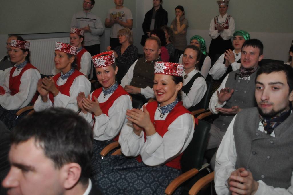 5. februārī Liepājas Latviešu biedrības namā notika dažādu paaudžu tautas deju kolektīvu koncerts "Sadancojam Liepājā".