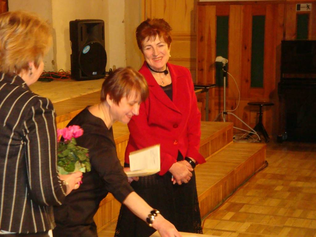 Sestdien, 5. martā, Skrīveru kultūras namā tika pasniegta Sieviešu tiesību institūta gada balva. To ieguva Sandra Slavišena-Dorša: sieviete no Amatas novada, Skujenes pagasta. Ceremonijā klāt bija arī Nīcas novada biedrība "Cerību krāsa".