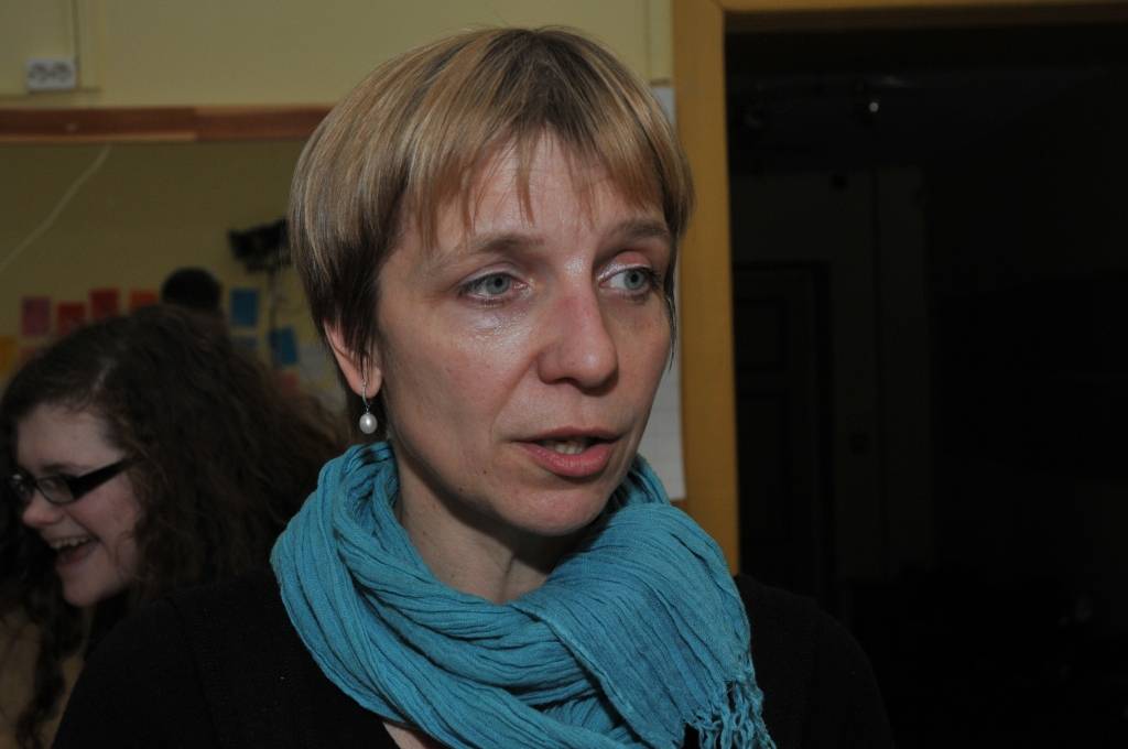 Jaunieši no Latvijas, Polijas, Turcijas, Rumānijas un Velsas šonedēļ pulcējas Aizputē, kur notiek radošā nometne "Teātra radītā draudzība". To atbalstījušas dažādas starptautiskas organizācijas.
Autors: Iluta Dreimane