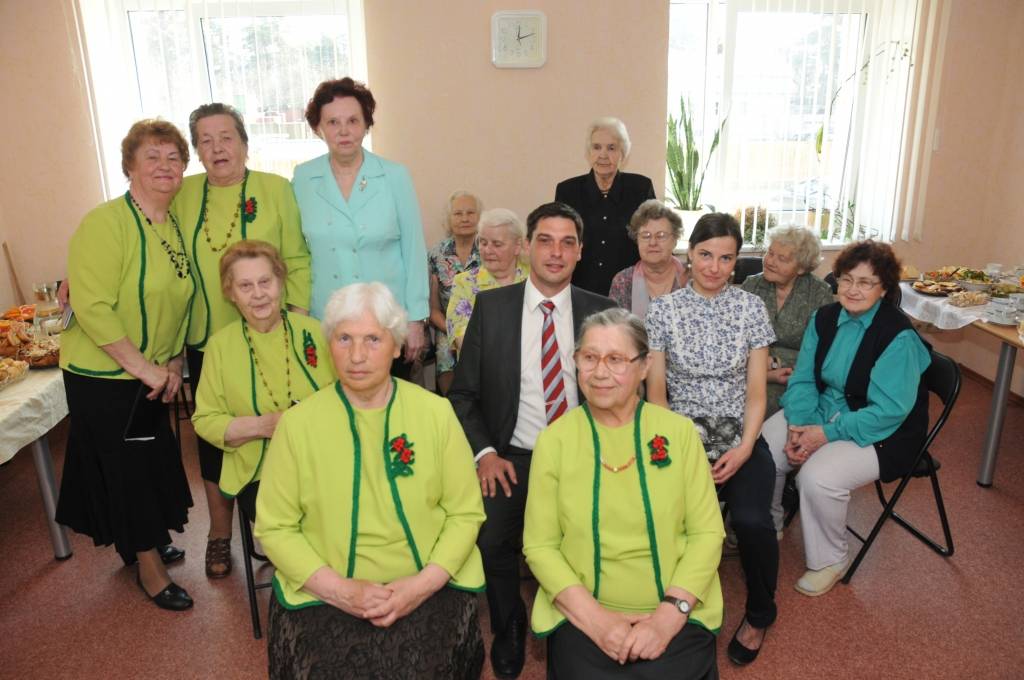 No Klusās nedēļas uz 27. aprīli bija pārcelts Lieldienu svinēšanas pasākums Karostas pensionāru dienas centrā. Rokdarbnieces izrādīja jaunāko veikumu un Lieldienu tematikai veltītus darbus. Ar dziesmām klātesošos priecēja ansamblis...
Autors: Ilze Vainovska