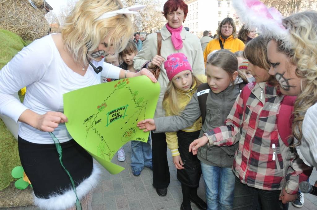 Šodien laukumā pie TN „Kurzeme” notika Lieldienu gaidīšanas pasākums - lielā Zaķu parāde un citas atrakcijas, darbojās tirdziņš.
Autors: ReKurZeme, portāls