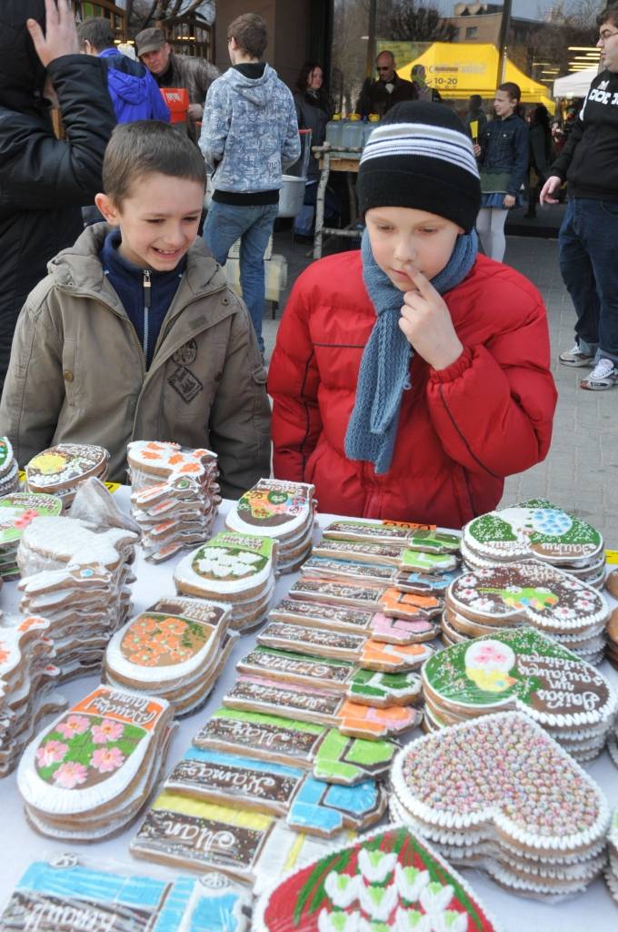 Šodien laukumā pie TN „Kurzeme” notika Lieldienu gaidīšanas pasākums - lielā Zaķu parāde un citas atrakcijas, darbojās tirdziņš.
Autors: ReKurZeme, portāls
