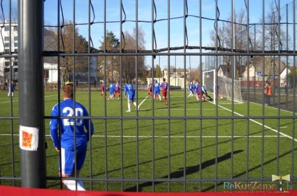 "Liepājas metalurga" futbolisti trešdien, 13. aprīlī, Zemgales Olimpiskajā centrā Jelgavā Latvijas virslīgas futbola čempionāta trešās kārtas spēlē ar 3:1 (2:1) uzvarēja futbola klubu "Jelgava".
Piedāvājam fotoreportāžu.
Interesanti, ka...
Autors: ReKurZeme, portāls