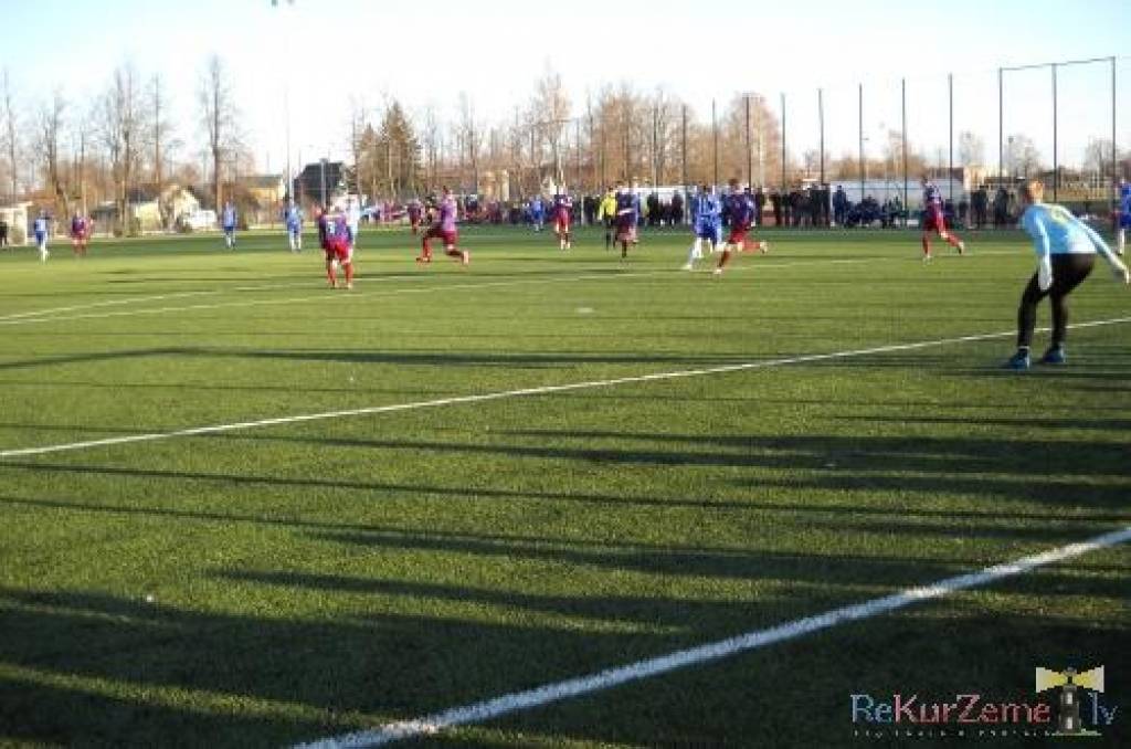 "Liepājas metalurga" futbolisti trešdien, 13. aprīlī, Zemgales Olimpiskajā centrā Jelgavā Latvijas virslīgas futbola čempionāta trešās kārtas spēlē ar 3:1 (2:1) uzvarēja futbola klubu "Jelgava".
Piedāvājam fotoreportāžu.
Interesanti, ka...
Autors: ReKurZeme, portāls