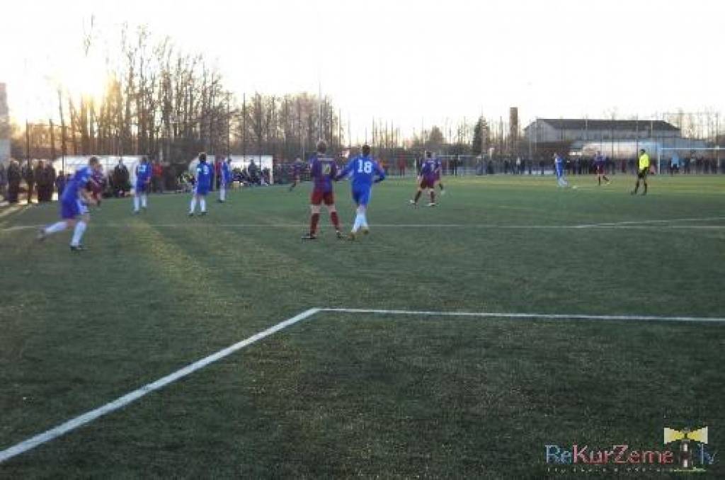 "Liepājas metalurga" futbolisti trešdien, 13. aprīlī, Zemgales Olimpiskajā centrā Jelgavā Latvijas virslīgas futbola čempionāta trešās kārtas spēlē ar 3:1 (2:1) uzvarēja futbola klubu "Jelgava".
Piedāvājam fotoreportāžu.
Interesanti, ka...
Autors: ReKurZeme, portāls