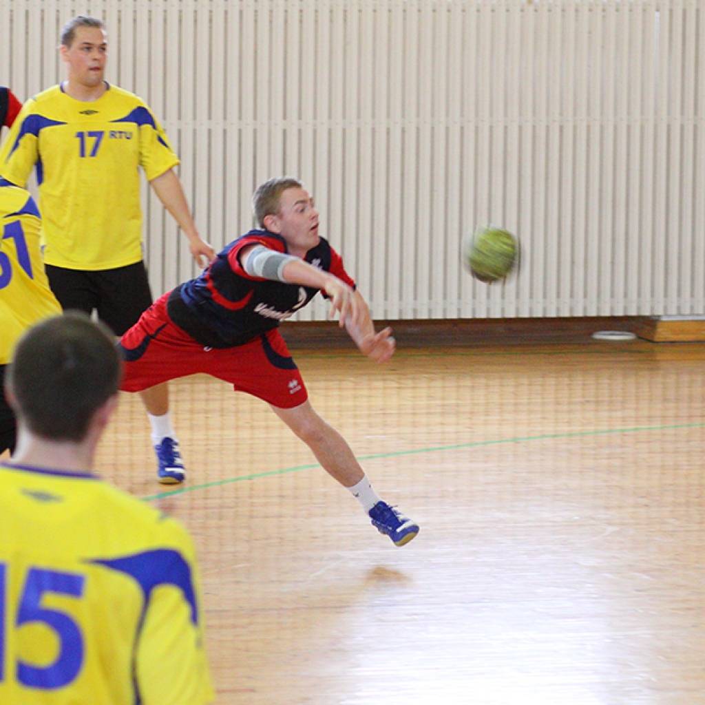 "Vaiņodes" handbolisti Latvijas kausa izcīņas ceturtdaļfināla pirmajā spēlē savā laukumā ar 27:26 uzvarēja "RTU".