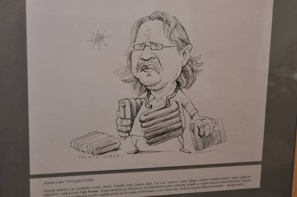 Aizputes mākslas galerijā "Mētras māja" skatāma mākslinieka Viļņa Bulava zīmēto karikatūru izstāde "Aizputnieki, liepājnieki un citi zvēri". Atklāšanas pasākumā darbu autoru sveica galerijas īpašniece Valda Drulle un karikatūru personāži.
Autors: ReKurZeme, portāls