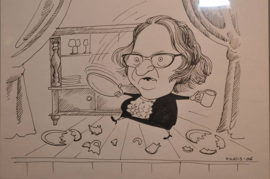 Aizputes mākslas galerijā "Mētras māja" skatāma mākslinieka Viļņa Bulava zīmēto karikatūru izstāde "Aizputnieki, liepājnieki un citi zvēri". Atklāšanas pasākumā darbu autoru sveica galerijas īpašniece Valda Drulle un karikatūru personāži.
Autors: ReKurZeme, portāls