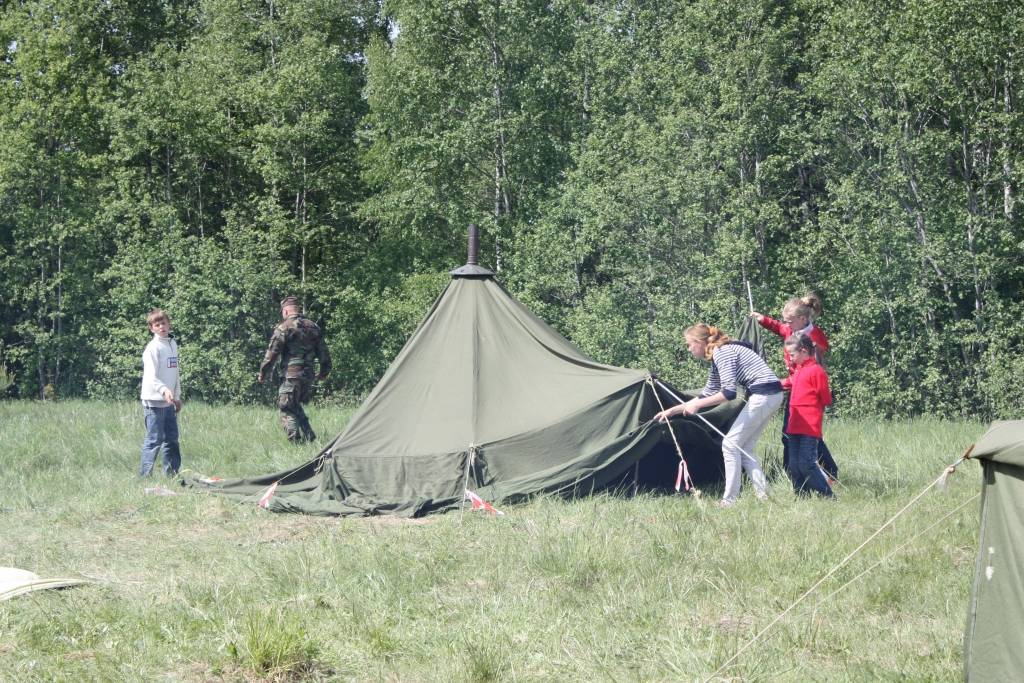 26. un 27.maijā Kalētos notika Tūrisma dienas, kurās piedalījās visi pamatskolas 1.-9.klases skolēni. Pasākumu atbalstīja pašvaldība, sadarbojoties ar Zemessardzes 44. kājnieku bataljonu. Skolēni kājām devās uz plānoto apmetnes vietu, kur...
Autors: Ilze Vainovska