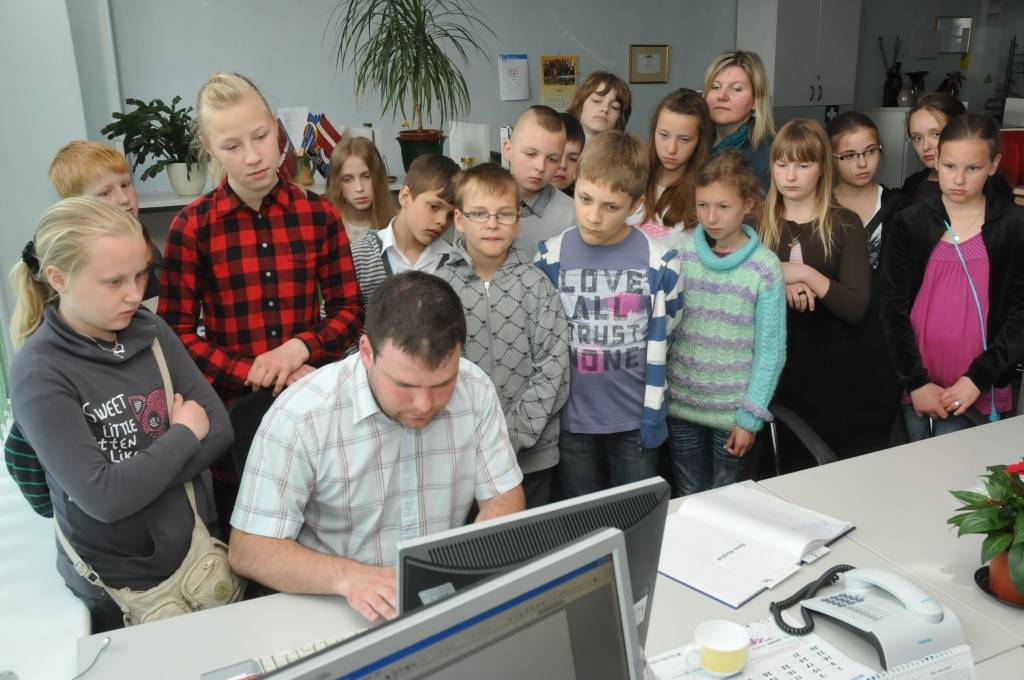 Šodien, 30. maijā, "Kursas Laika" redakcijā viesojās Liepājas Katoļu pamatskolas 4. klases skolēni.
Autors: Uldis Dobelis