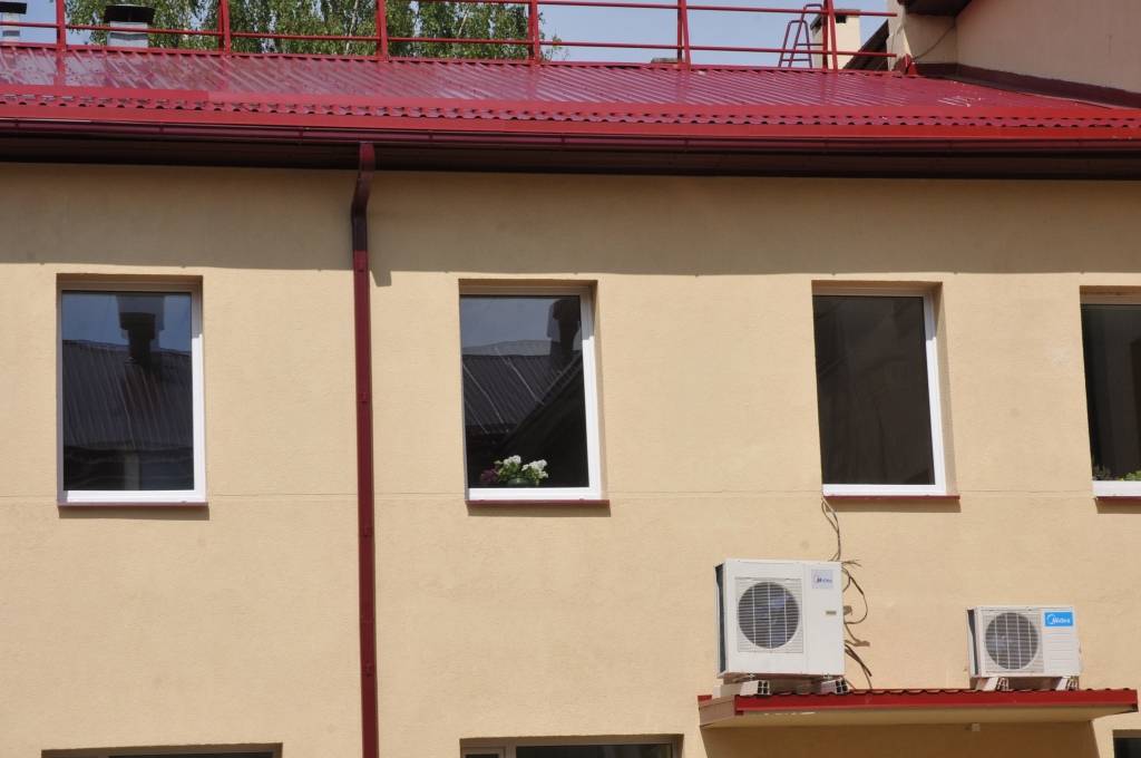 Par vairāk nekā 432 tūkstošiem latu, no kuriem lielākā daļa ir Eiropas reģionālā attīstības fonda finansējums, Priekules slimnīca, nu jau kā ambulatorās palīdzības iestāde, īstenojusi efektivitātes paaugstināšanas projektu. Siltināta...
Autors: Ilze Vainovska