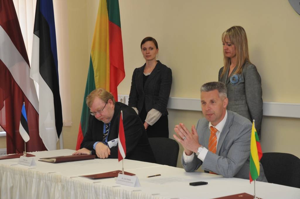 Kopēja aizsardzības plānošana arī pret kibernoziegumiem un resursu efektīvāka izmantošana, enerģētiskā drošība ir galvenie turpmākās sadarbības akcenti, izskanēja Latvijas, Lietuvas un Igaunijas aizsardzības ministru preses konferencē...
Autors: ReKurZeme, portāls